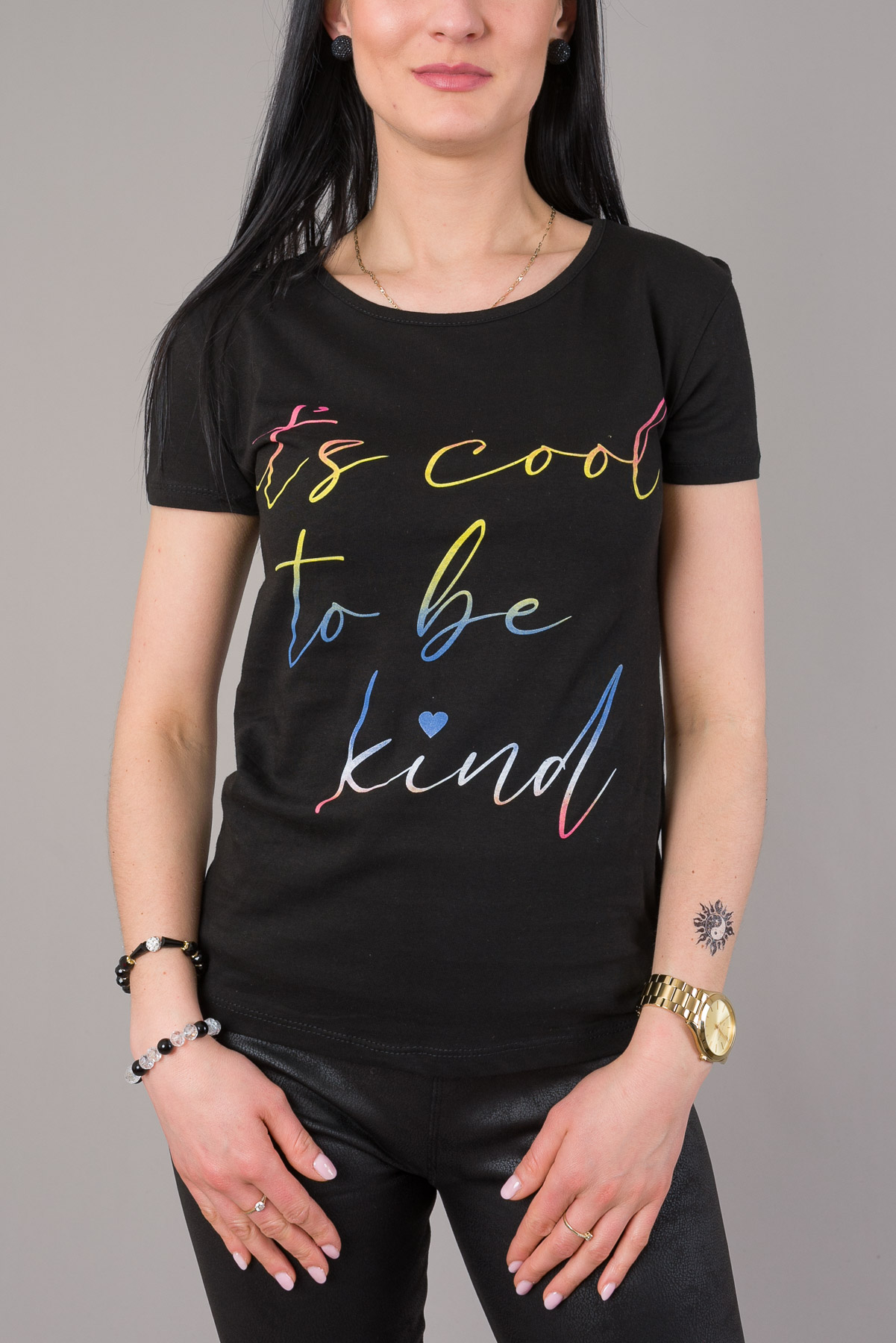 Dámske tričko IT′S COOL TO BE KIND - čierne